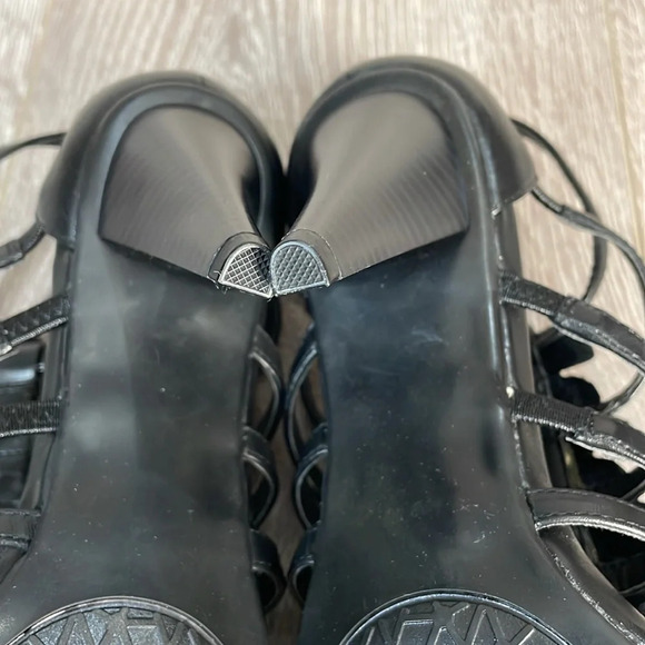 NWOT Kenneth Cole Reaction Know Show Strappy Floral Black Leather High H… - Picture 9 of 16